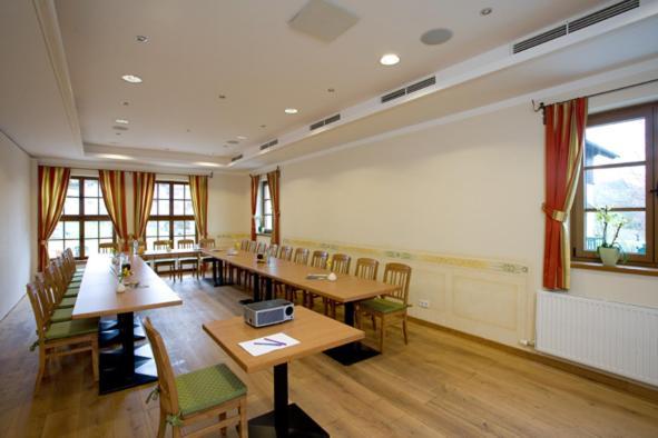 אוברטרום אם זי Hotel Gasthof Neumayr מראה חיצוני תמונה