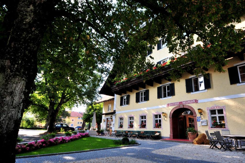 אוברטרום אם זי Hotel Gasthof Neumayr מראה חיצוני תמונה