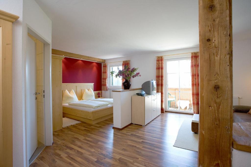 אוברטרום אם זי Hotel Gasthof Neumayr מראה חיצוני תמונה